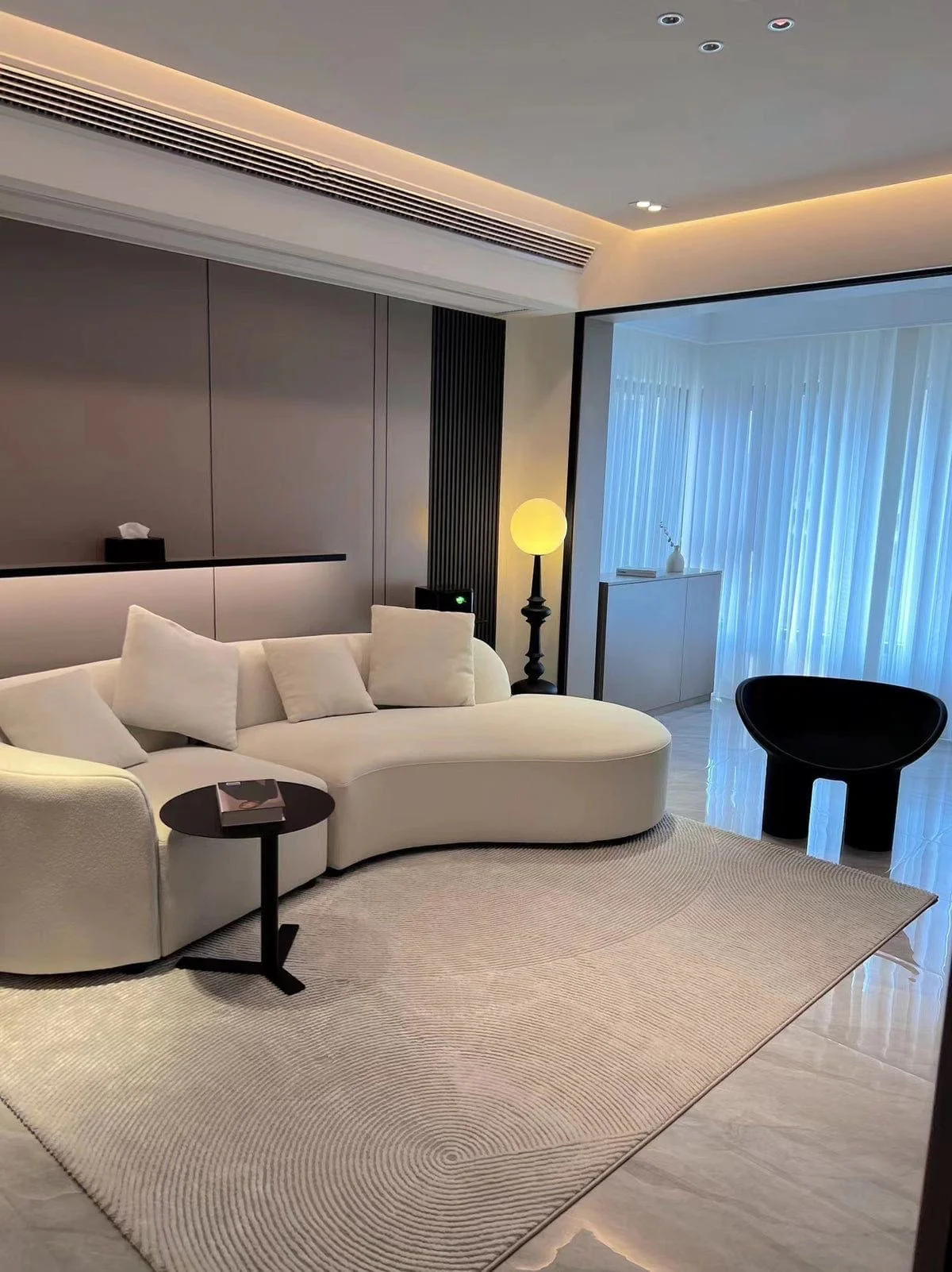 Jovani Performance Curve Sofa - Image 27